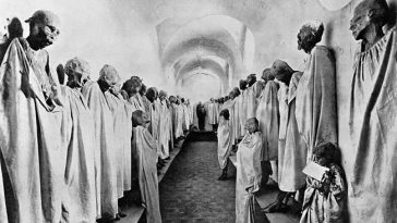 Por dentro das múmias horríveis de Guanajuato na década de 1950